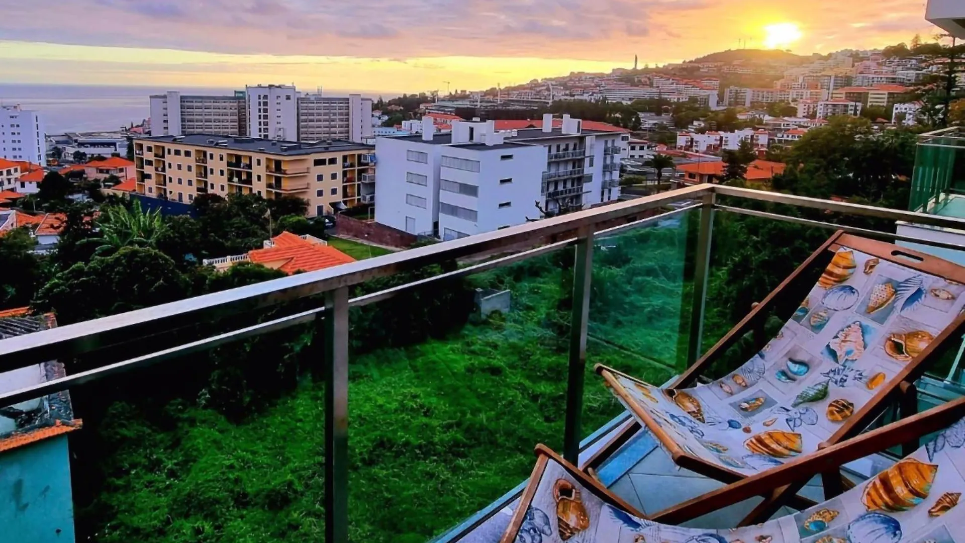 Panoramic Sunrise And Sunset Views, 5 Min From Funchal, Perfect Getaway For Travelers Apartment  Funchal (Madeira)