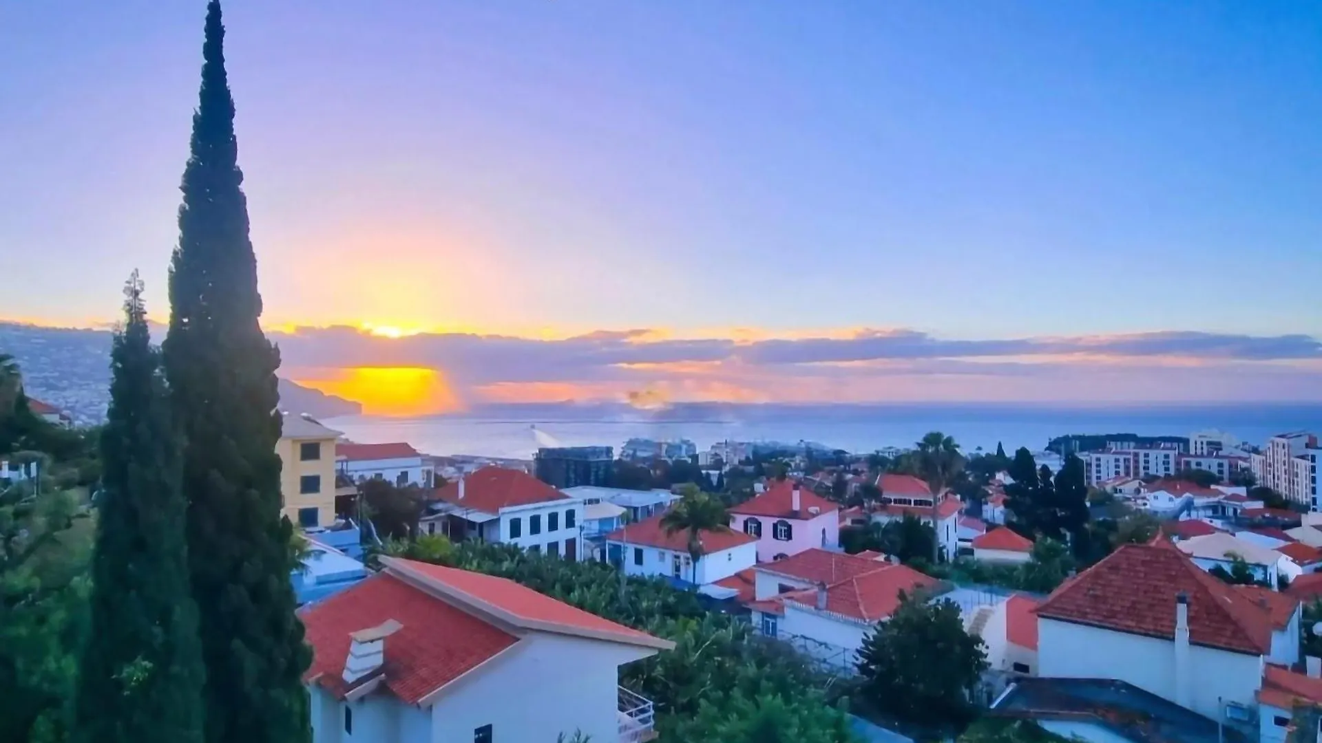 Funchal Summer Stay, Ocean Views, Big Spaces Sea Air location